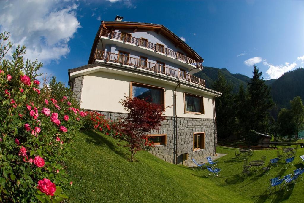 Laghetto Alpine Hotel & Restaurant Brusson Eksteriør bilde