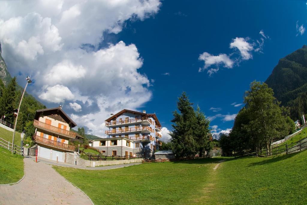 Laghetto Alpine Hotel & Restaurant Brusson Eksteriør bilde