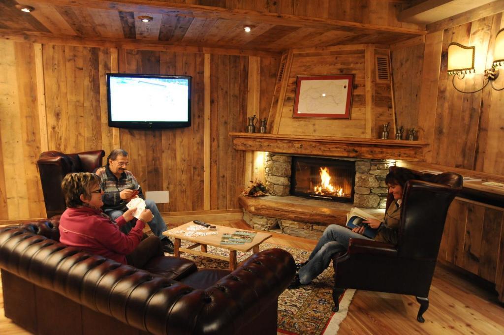 Laghetto Alpine Hotel & Restaurant Brusson Eksteriør bilde