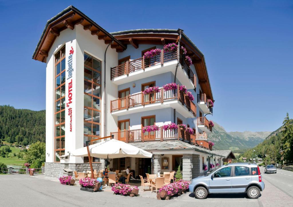 Laghetto Alpine Hotel & Restaurant Brusson Eksteriør bilde